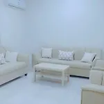 صقر 11 - مجلس واسع غرفه نوم مطبخ